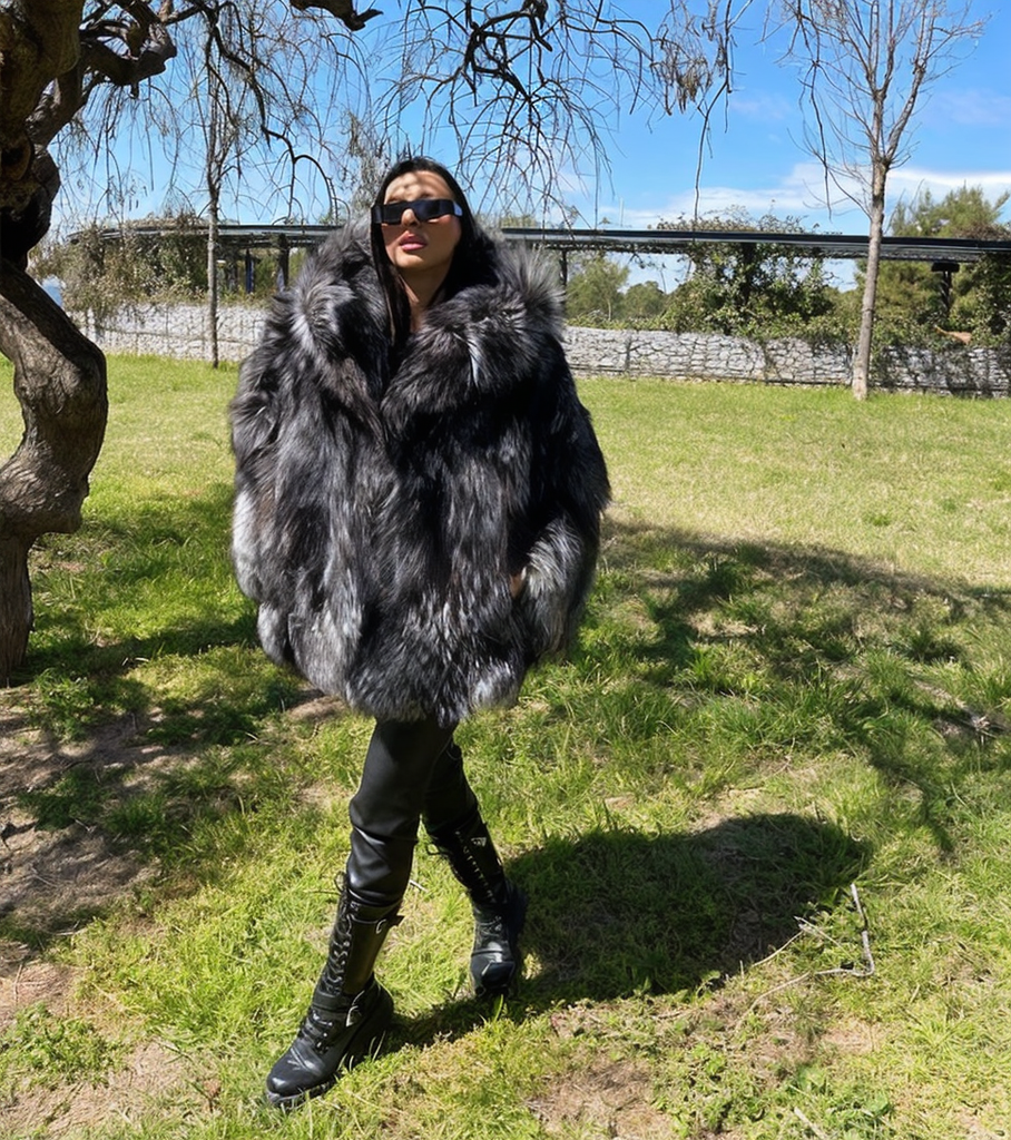 pxbee_eraser_2025-12-19_16-38-06 Iokaste | Silver Fox Fur Cape - Image 1