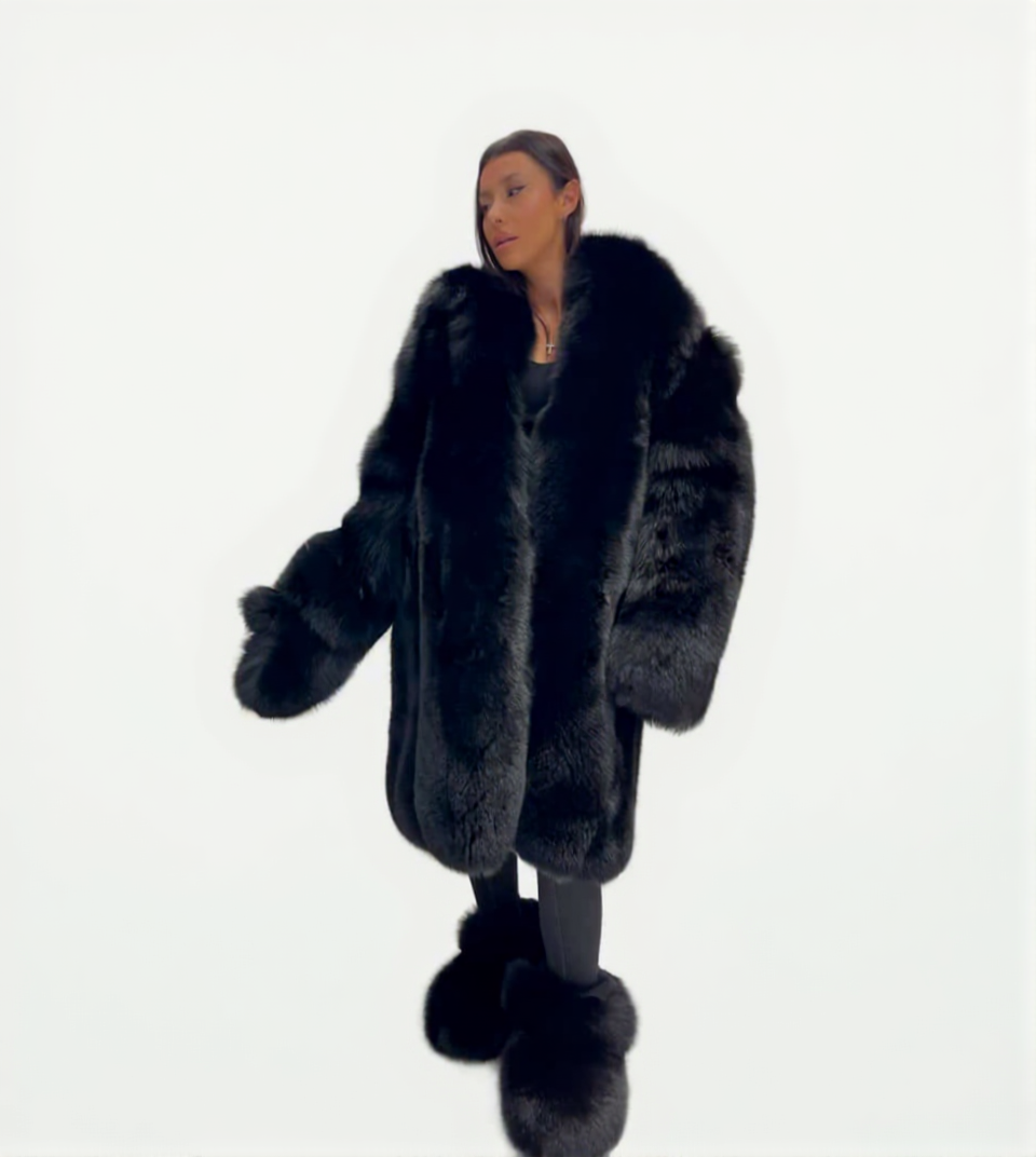 yh6m5vkre1rmy0cv8hn9thx7z4 Saga Black Fox Fur Coat Set With Fur Boots & Gloves - Image 1