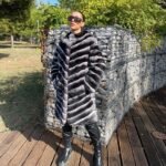 Sandruh | Chinchilla Fur Coat With U Type Collar Vertical Line